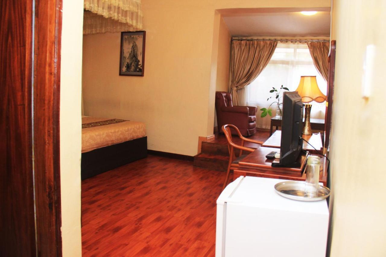 Fang Fang Hotel Kampala Bagian luar foto
