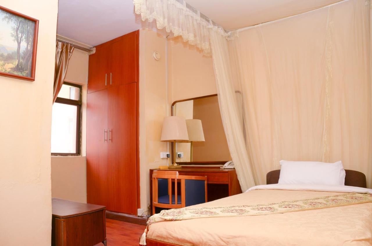 Fang Fang Hotel Kampala Bagian luar foto