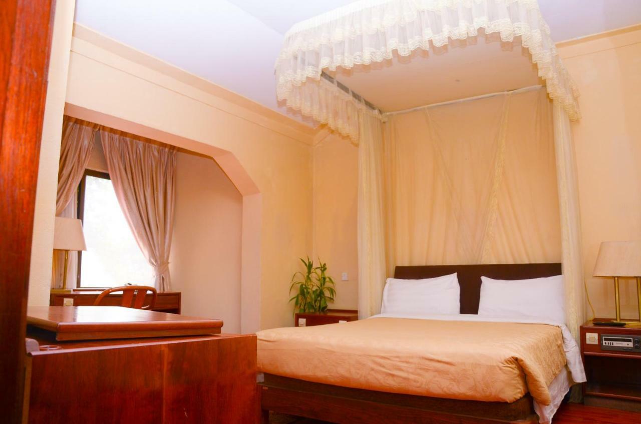 Fang Fang Hotel Kampala Bagian luar foto